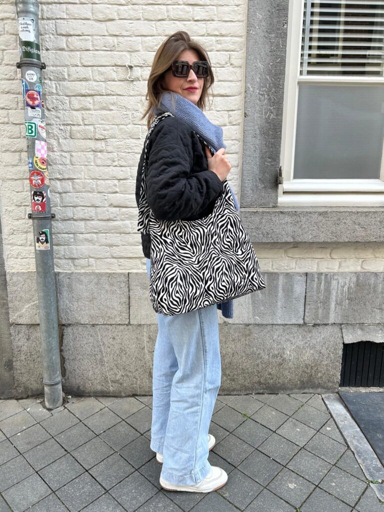 Met behulp van de video’s heb je zo de tas in elkaar gezet. Ontzettend leuk om mee te lopen!