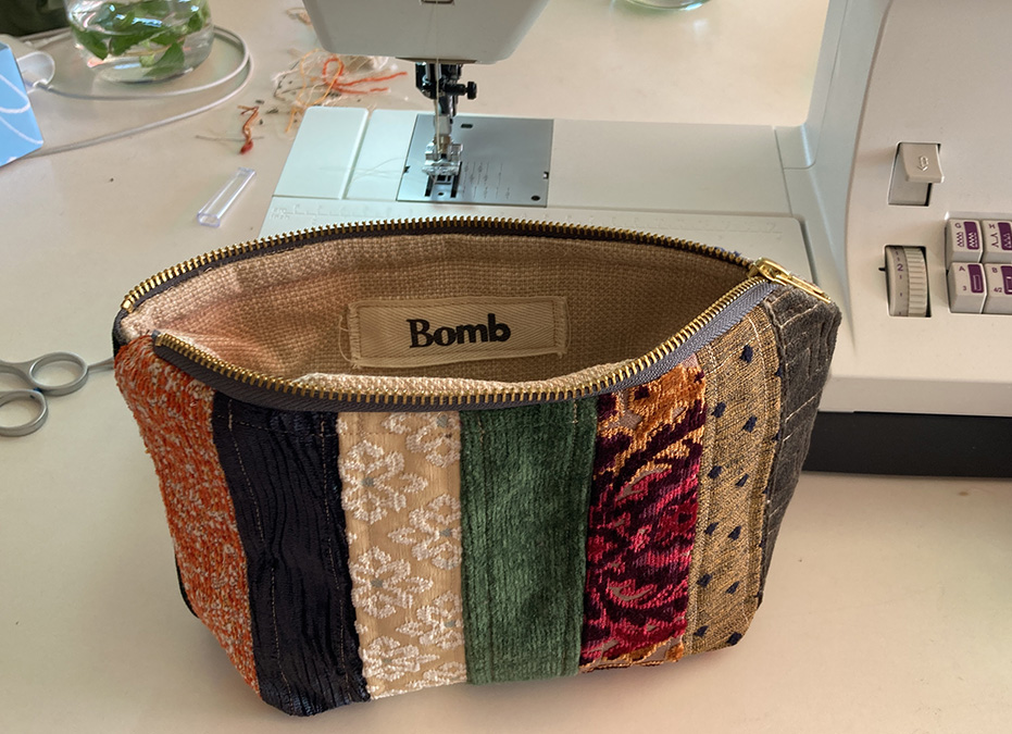 Ik heb de patchwork pouch gemaakt - echt heel blij met het eindresultaat! Zulke mooie stoffen en een fijne, duidelijke instructie. Ik ben er blij mee, bedankt.