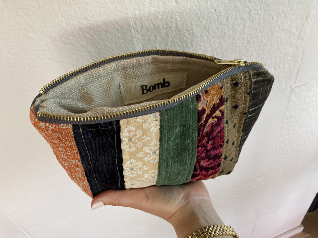 Ik heb de patchwork pouch gemaakt - echt heel blij met het eindresultaat! Zulke mooie stoffen en een fijne, duidelijke instructie. Ik ben er blij mee, bedankt.