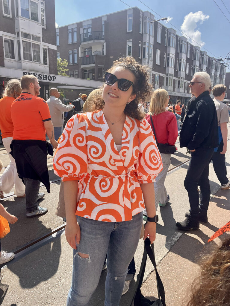 De dag voor Koningsdag bedacht ik me ineens: wacht even. Als ik deze NU maak kan ik ‘m morgen meteen aan! En zo geschiede. 🧡