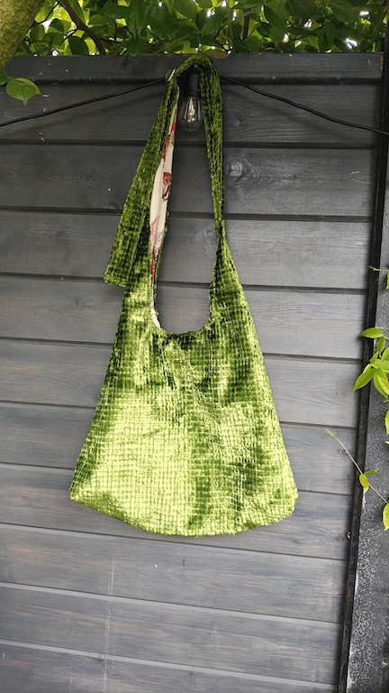 Ontzettend blij met het naaipatroon. Is een hele leuke tas uitgekomen, met - al zeg ik het zelf - gave combinatie van stoffen!