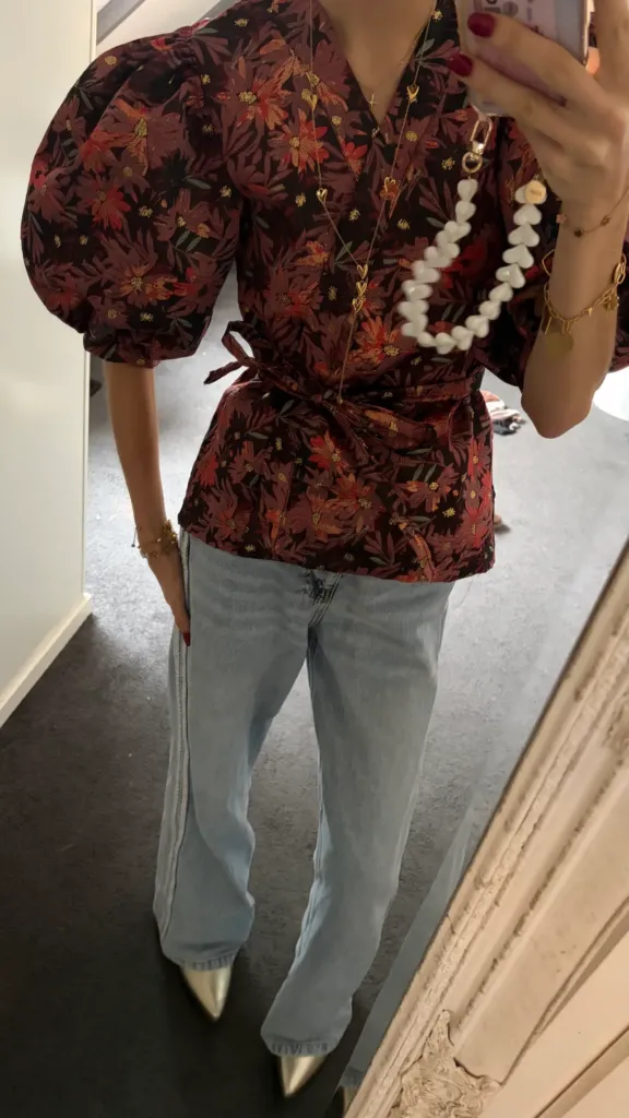 Ik heb dankzij jullie fantastische instructie filmpjes deze geweldige top kunnen naaien met mijn oma. Ik ben onwijs blij met het eindresultaat!