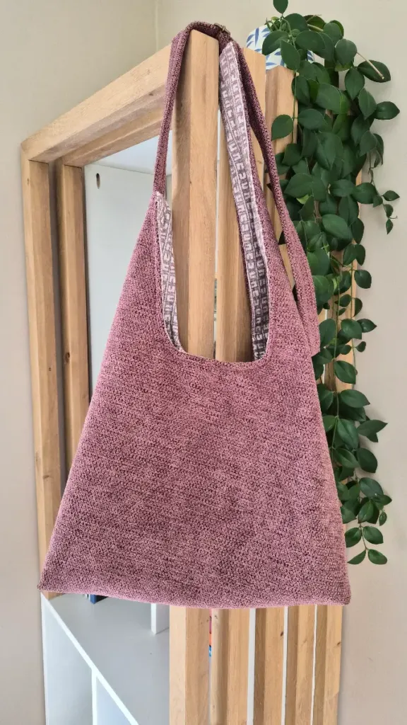 Mijn eerste zelfgemaakte tas! Echt nog niet perfect, maar zoveel geleerd en super blij mee, bedankt!! ❤️
