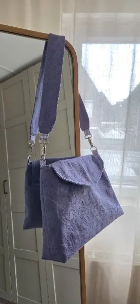 Midi bag! Super blij mee en ik ga snel nog meer naaipatronen bij jullie scoren.